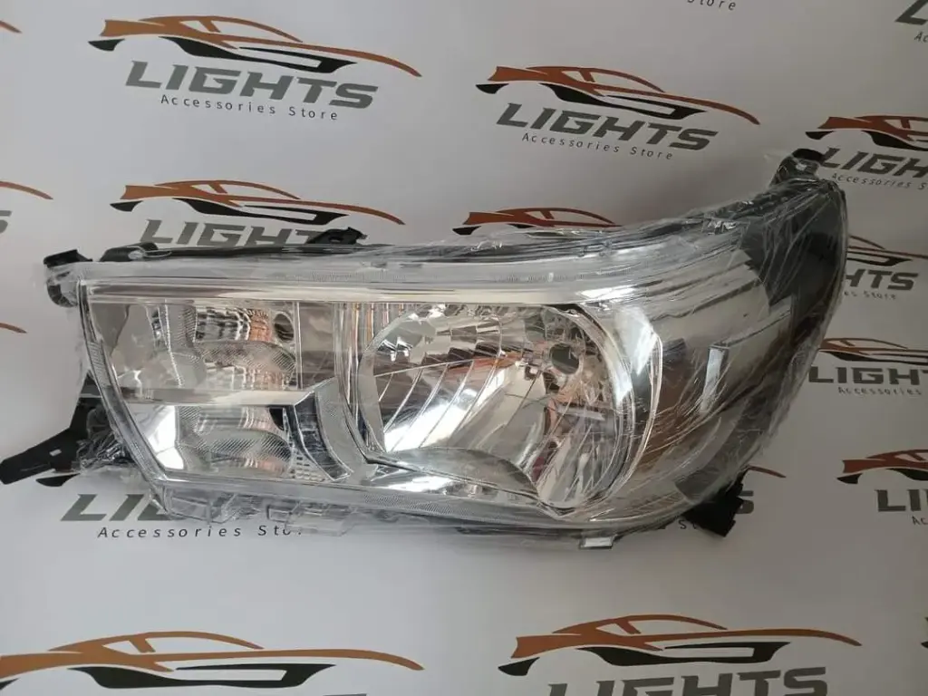 Foco con letra compatible con Toyota Hilux 2016-2020.