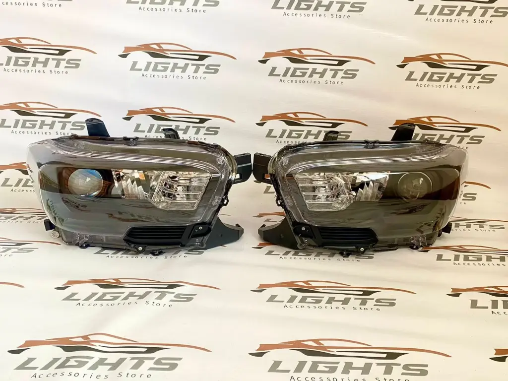 Foco blackhousing compatible con Toyota Tacoma 2016-2023 .
