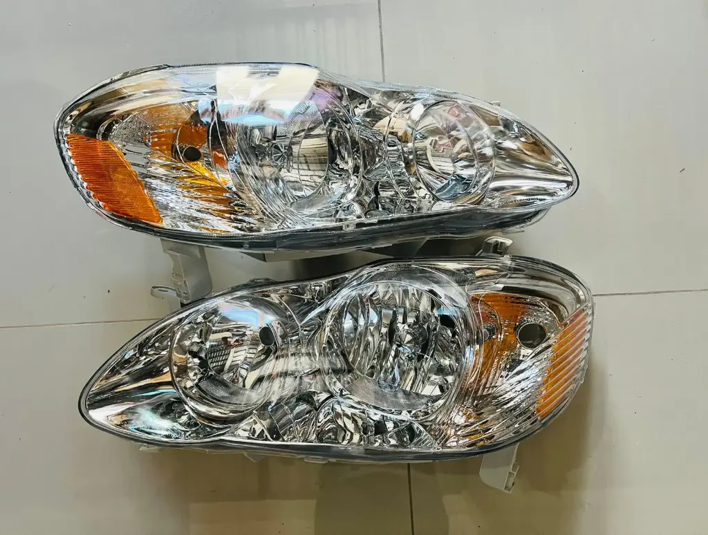 Foco  compatible con Toyota Corolla 2003-2008.