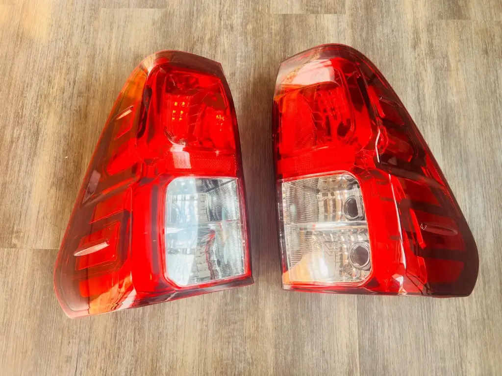 Stop compatibles con Toyota Hilux 2016-2020.