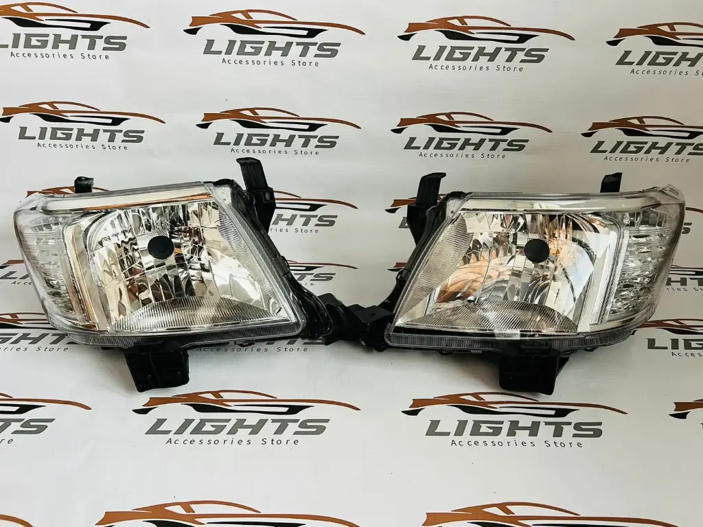 Focos para Toyota Hilux 2012-2015.