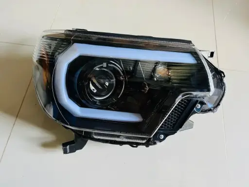 Focos Led compatibles con Toyota Tacoma 2012-2015.