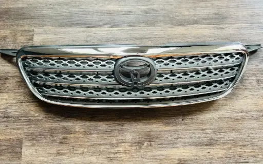 [TYT-COROLLA-0508-003] Parrilla compatible con Toyota Corolla 2003-2008.